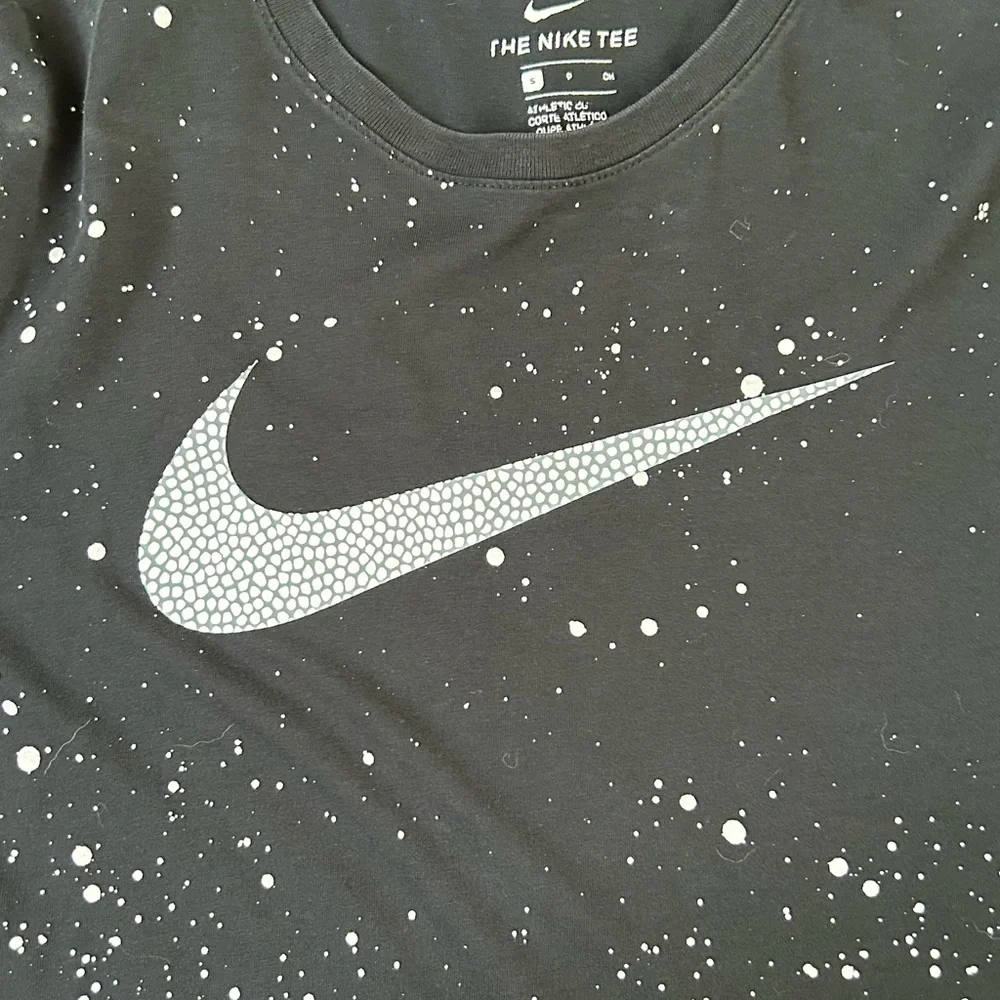 Nike Splattered Tee - Picture 2 of 3